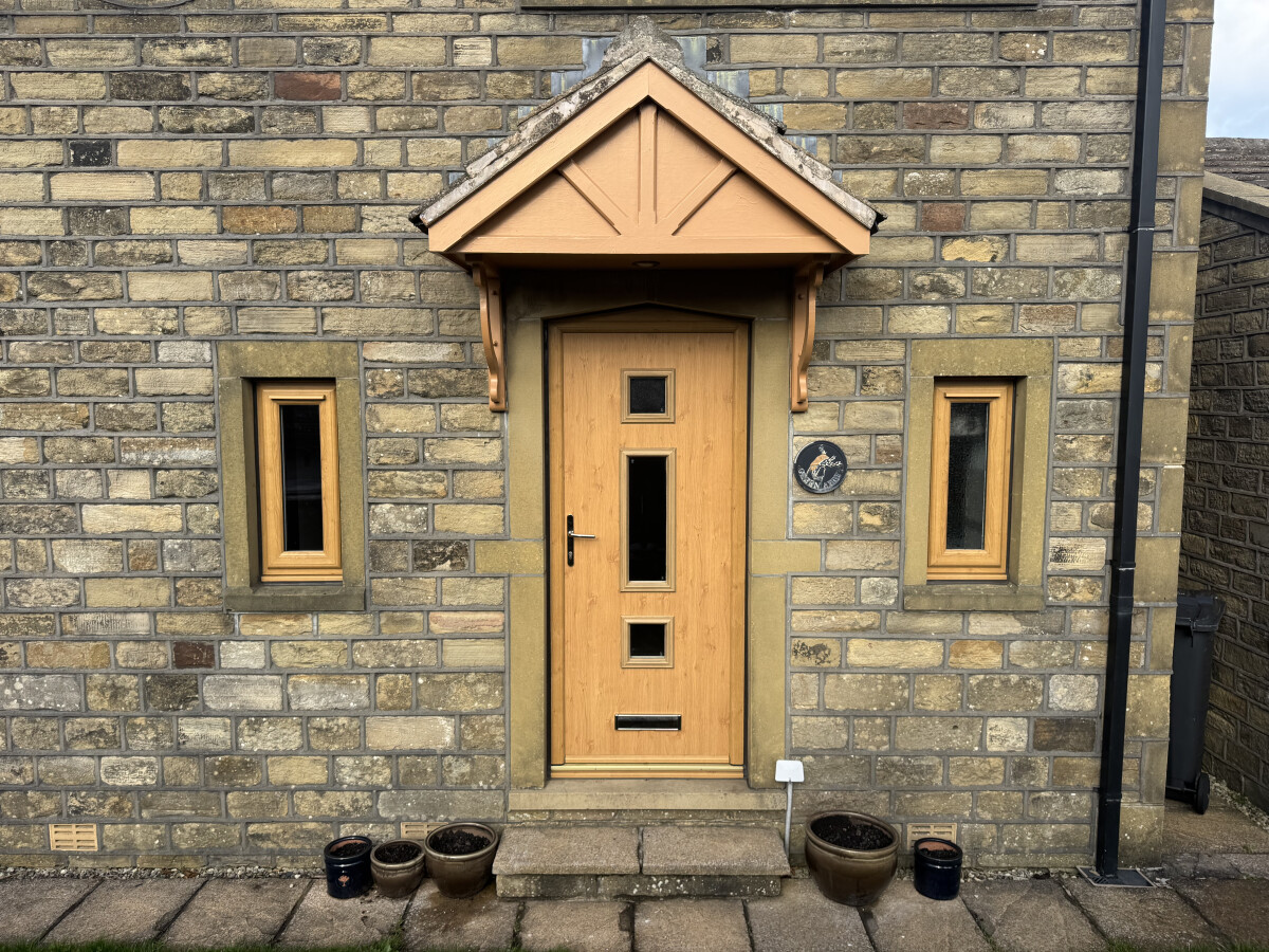 Irish Oak Genoa composite door with clear glass and graphite handle