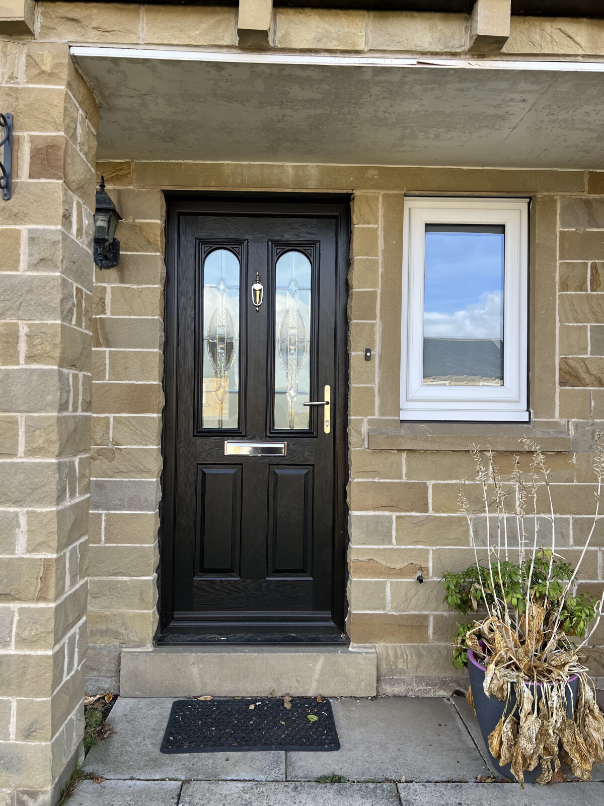 Nottingham composite door in Schwartzbraun with Reflections glass